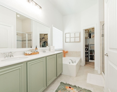 2620 Sabine Circle - Photo Thumbnail 7