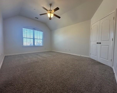 901 Brookville Court - Photo Thumbnail 10