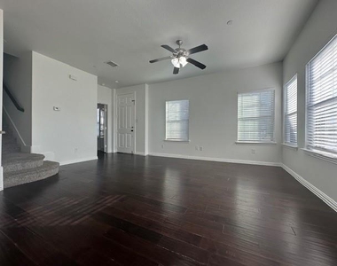 901 Brookville Court - Photo Thumbnail 18