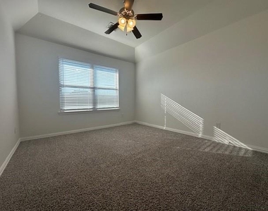 901 Brookville Court - Photo Thumbnail 9