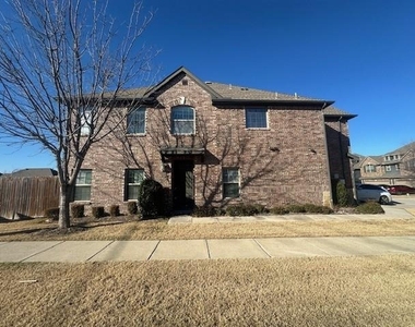 901 Brookville Court - Photo Thumbnail 15