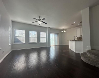 901 Brookville Court - Photo Thumbnail 2