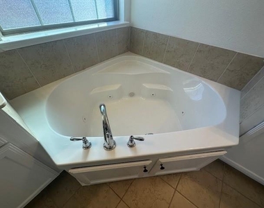 901 Brookville Court - Photo Thumbnail 17