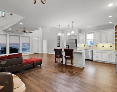 3815 Holly Ridge Drive - Photo Thumbnail 17
