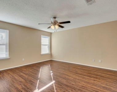 2920 Newport Avenue - Photo Thumbnail 10