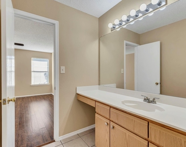2920 Newport Avenue - Photo Thumbnail 11