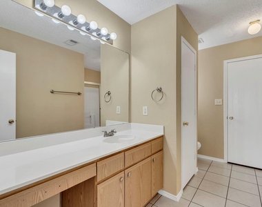 2920 Newport Avenue - Photo Thumbnail 13
