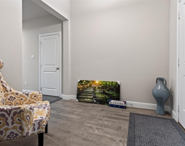 1203 Larkspur Lane - Photo Thumbnail 17