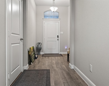 1203 Larkspur Lane - Photo Thumbnail 11