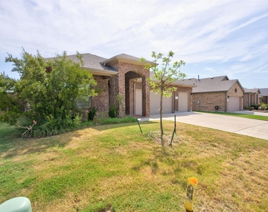 1203 Larkspur Lane - Photo Thumbnail 5