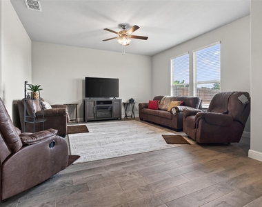 1203 Larkspur Lane - Photo Thumbnail 18