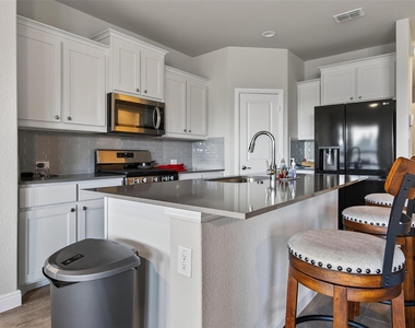1203 Larkspur Lane - Photo Thumbnail 25