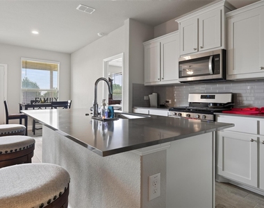 1203 Larkspur Lane - Photo Thumbnail 28
