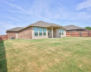 1203 Larkspur Lane - Photo Thumbnail 7