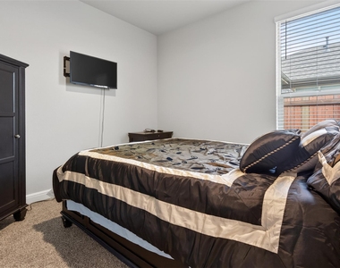 1203 Larkspur Lane - Photo Thumbnail 33