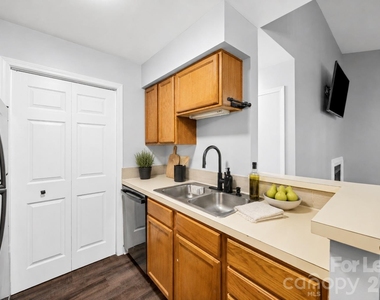 8119 Tremaine Court - Photo Thumbnail 5