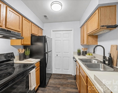 8119 Tremaine Court - Photo Thumbnail 7