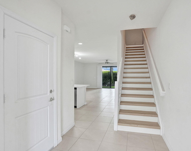 4234 N Dixie Highway - Photo Thumbnail 4
