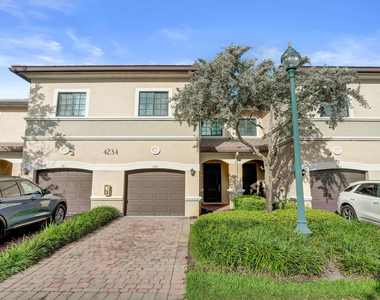 4234 N Dixie Highway - Photo Thumbnail 1