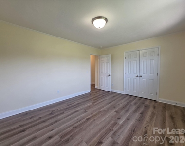 304 Crescent Street - Photo Thumbnail 11
