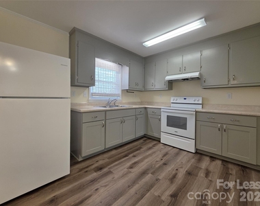 304 Crescent Street - Photo Thumbnail 4