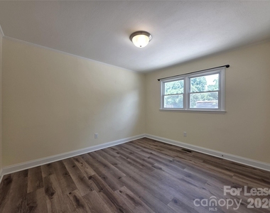 304 Crescent Street - Photo Thumbnail 6