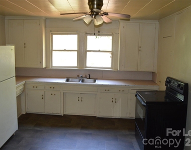 247 N Main Street - Photo Thumbnail 4