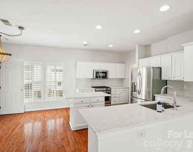 11930 Royal Castle Court - Photo Thumbnail 15