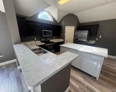 5634 Indian Hill Drive - Photo Thumbnail 10