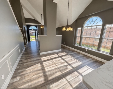 5634 Indian Hill Drive - Photo Thumbnail 7
