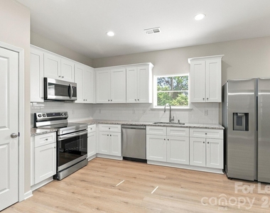 1023 N Ransom Street - Photo Thumbnail 2