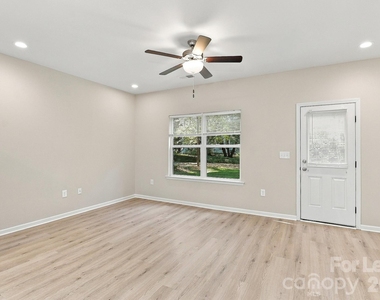 1023 N Ransom Street - Photo Thumbnail 6