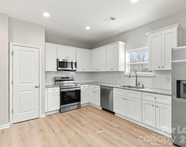 1023 N Ransom Street - Photo Thumbnail 3