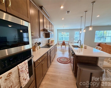 5826 Strathmore Court - Photo Thumbnail 32