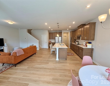 5826 Strathmore Court - Photo Thumbnail 3