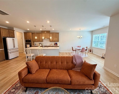 5826 Strathmore Court - Photo Thumbnail 9