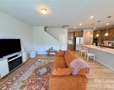 5826 Strathmore Court - Photo Thumbnail 10