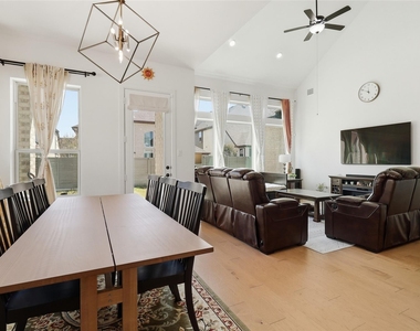 1816 Windy Lane - Photo Thumbnail 9