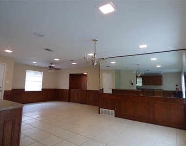 502 Moonlight Drive - Photo Thumbnail 4