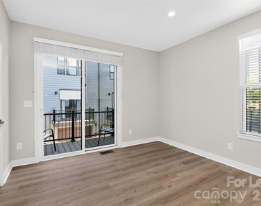 1062 Simcoe Lane - Photo Thumbnail 12