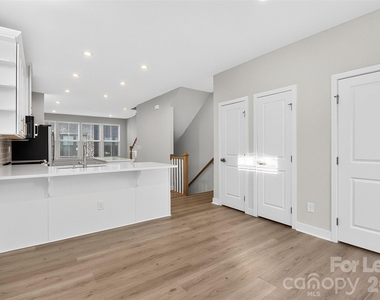 1062 Simcoe Lane - Photo Thumbnail 13