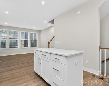 1062 Simcoe Lane - Photo Thumbnail 10