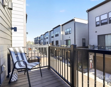 1062 Simcoe Lane - Photo Thumbnail 16