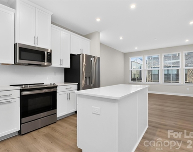 1062 Simcoe Lane - Photo Thumbnail 9