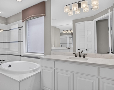 702 Callaway Drive - Photo Thumbnail 7