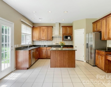 1907 Arbor Vista Drive - Photo Thumbnail 11