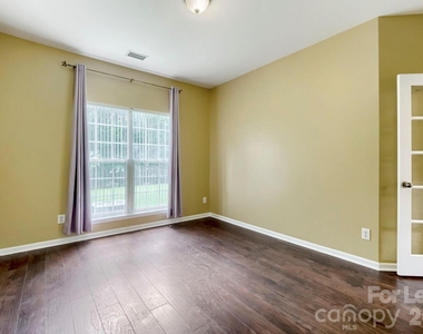 1907 Arbor Vista Drive - Photo Thumbnail 4