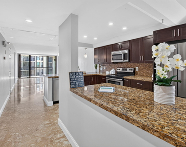 20 Royal Palm Way - Photo Thumbnail 8