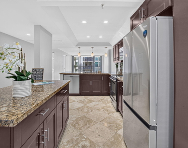 20 Royal Palm Way - Photo Thumbnail 12