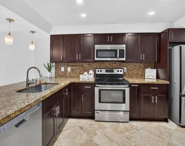 20 Royal Palm Way - Photo Thumbnail 10